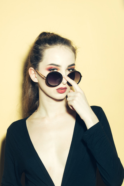 Sexy girl in sunglasses - Zdjęcie, obraz