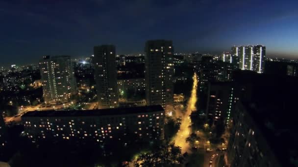 Stadsgezicht met verlichting en verkeer  - Video