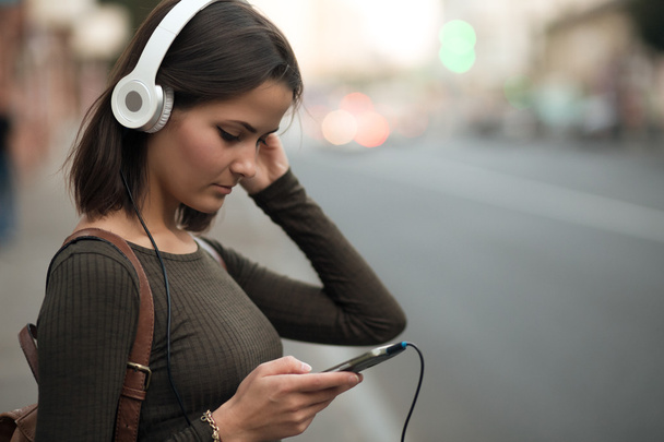 woman with mp3 and headphones - Фото, изображение