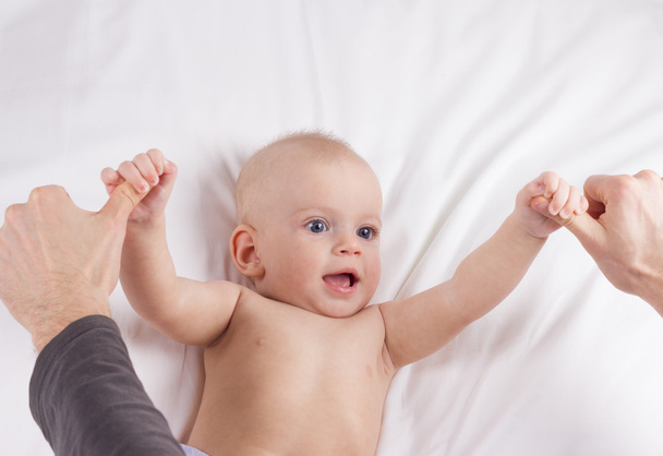 Babys greifen reflexartig zu - Foto, Bild