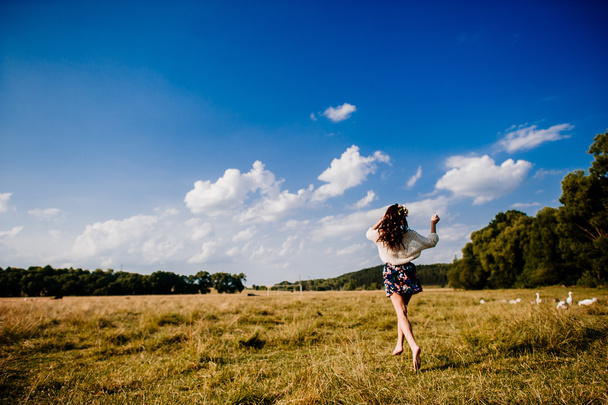 young girl posing with sky background - Foto, Imagem