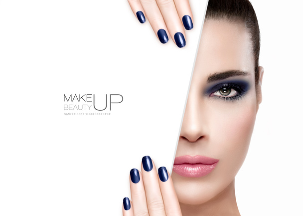 Концепция красоты и макияжа. Голубые ногти и макияж
 - Фото, изображение