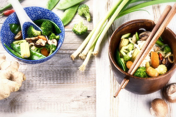 Asian noodles with stir-fried vegetables - Φωτογραφία, εικόνα