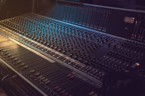 Sound recording equipment. Music mixer controls - Foto, Bild