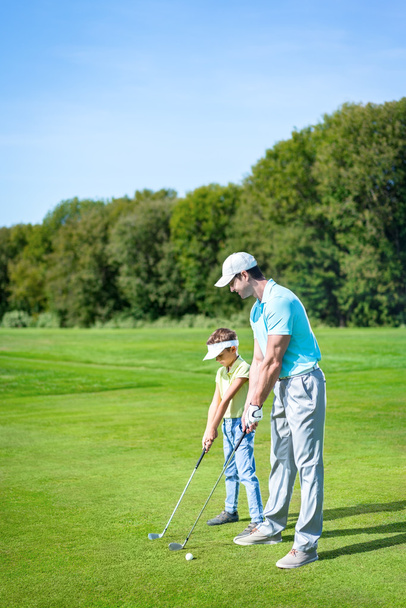 Golf oynamaya golfçüler - Fotoğraf, Görsel