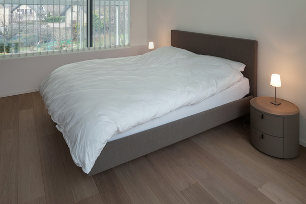 Bedroom with parquet floor - Foto, afbeelding