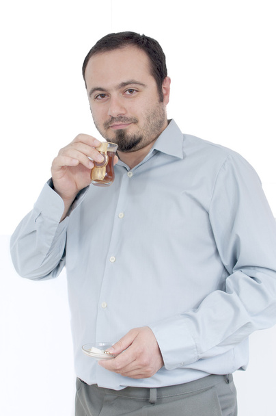 jeune homme buvant du thé
 - Photo, image