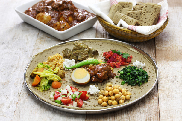 Äthiopische Küche, ein Teller Abendessen - Foto, Bild