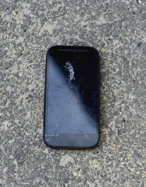 matkapuhelimen rikkinäinen näyttö
 - Valokuva, kuva