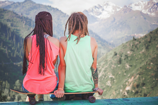 Couple of hippie, young people at mountain with longboard skatebord - Φωτογραφία, εικόνα