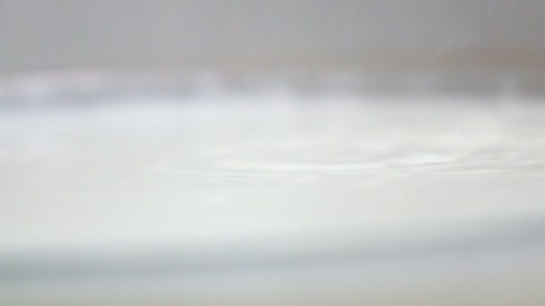 Lluvia en la superficie de la leche
 - Metraje, vídeo