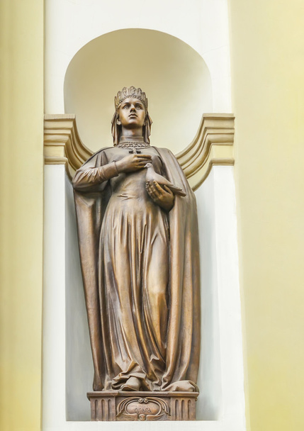 Santa Princesa Olga. Escultura, baixo-relevo na fachada da Catedral da Ressurreição, Ivano-Frankivsk. Ucrânia
 - Foto, Imagem
