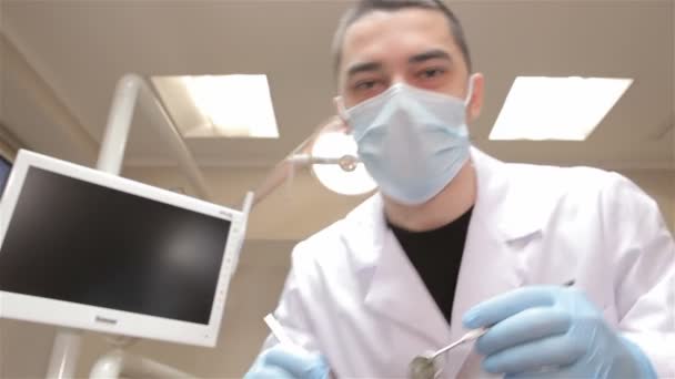 Fogorvos, megvizsgálja a beteg - Felvétel, videó