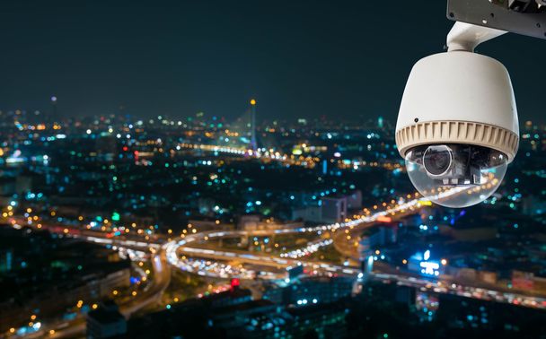 CCTV kamera vagy a megfigyelési művelet éjszakai jelenet - Fotó, kép