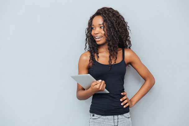 Cheerful afro american woman holding tablet computer  - Valokuva, kuva