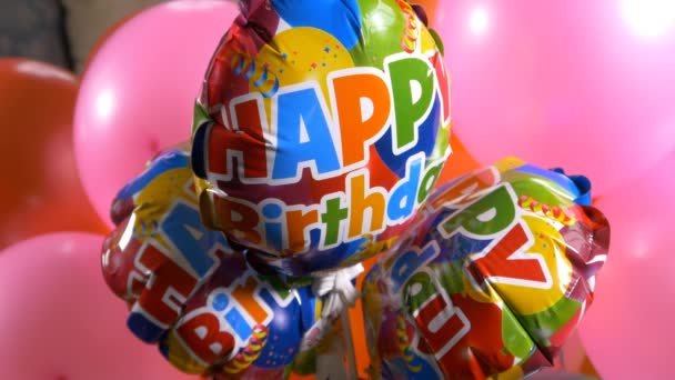 Feliz cumpleaños mensaje en globos
 - Imágenes, Vídeo