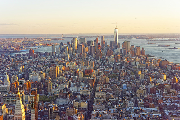 Aerial view of Skyscrapers in Downtown and Lower Manhattan - Foto, afbeelding