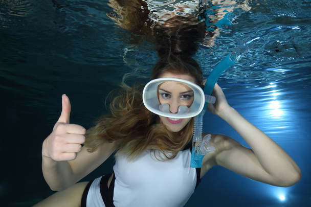 Ženské nepotápíte pod vodou - Fotografie, Obrázek