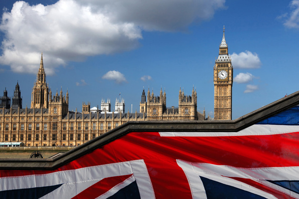 Биг Бен с флагом Англии, Лондон, Великобритания
 - Фото, изображение