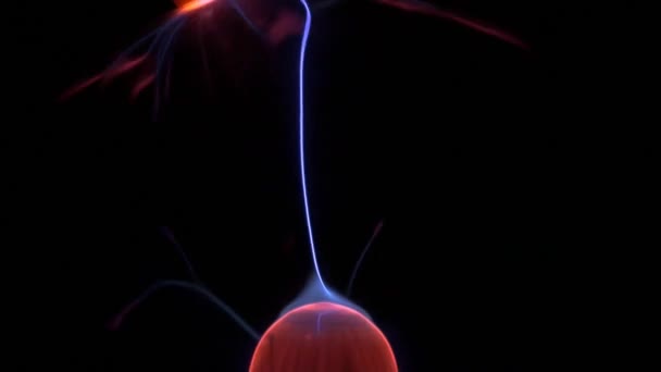 Plasmakugelbeleuchtung auf schwarzem Hintergrund - Filmmaterial, Video