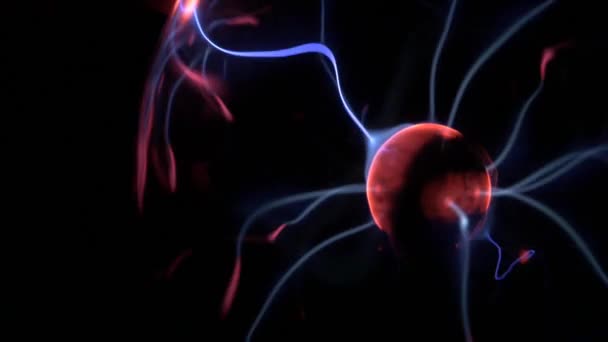 plasma bal verlichting op zwarte achtergrond - Video