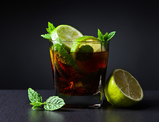  cocktail Cuba libre with lime and peppermint leaves  - Photo, Image