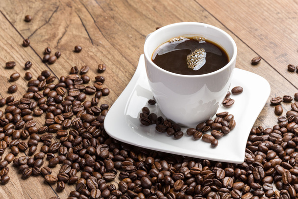 Tasse Kaffee und Kaffeebohnen - Foto, Bild