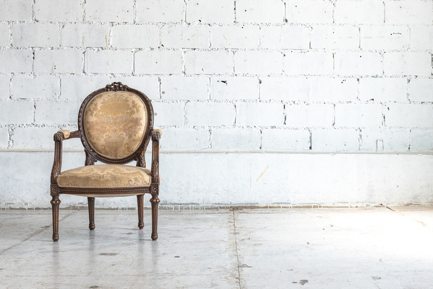 στυλ κλασική καρέκλα σε vintage δωμάτιο - Φωτογραφία, εικόνα
