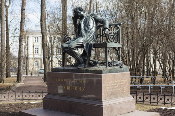 Aleksandr Puşkin anıt. Tsarskoye Selo. - Fotoğraf, Görsel