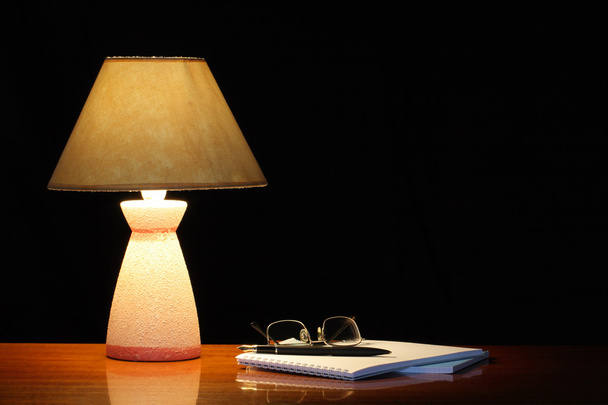Лампа и спиральные Блокнот - Фото, изображение