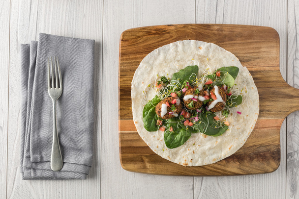 Vegan Falafel Wrap With Salsa  - 写真・画像