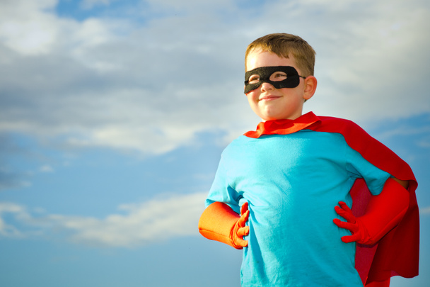 Kind gibt sich als Superheld aus - Foto, Bild