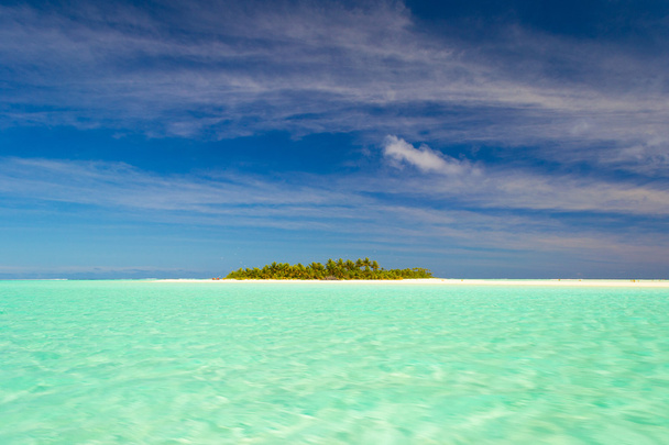 Dreamlike travel destination, turquoise water of Aitutaki, Cook Islands - Photo, Image