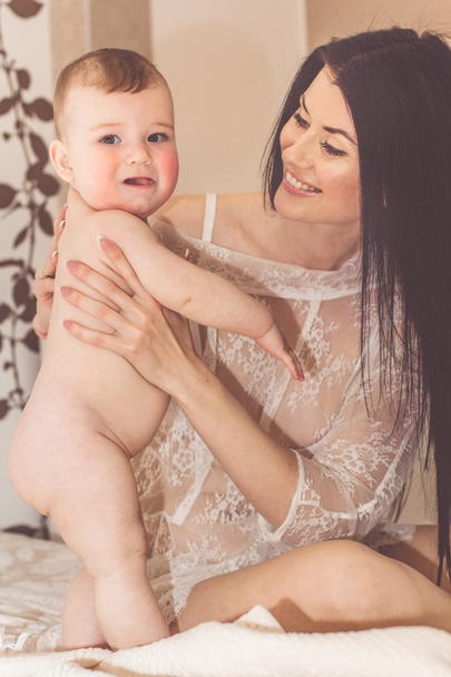 Pretty smiling mom with little baby boy - Fotografie, Obrázek