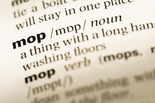 Fechar a página do dicionário de Inglês antigo com palavra mop
 - Foto, Imagem