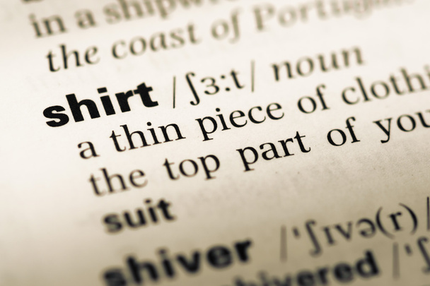 Nahaufnahme der alten englischen Wörterbuchseite mit Word Shirt - Foto, Bild