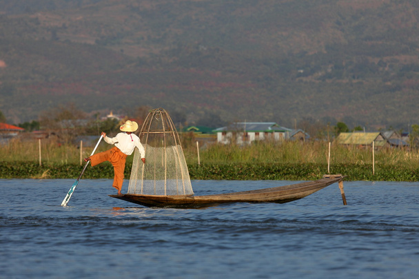 Nohy veslařů z Inle Lake v Myanmaru - Fotografie, Obrázek