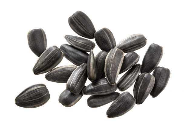 Closeup de sementes de girassol preto isolado no fundo branco. Pilha de sementes de girassol
. - Foto, Imagem