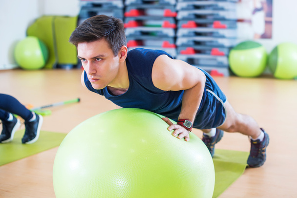 Fit man exercising with fit ball   - Foto, Bild