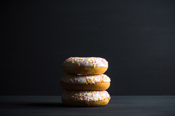 Donut with sprinkles - 写真・画像