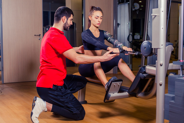 Personal trainer working with his client in gym - Zdjęcie, obraz
