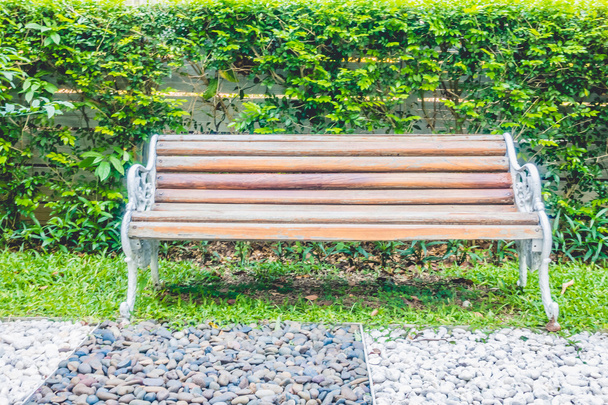 pusta ławka w parku - Zdjęcie, obraz