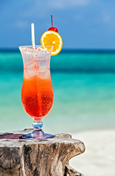 Cool drink on a beach - Photo, Image