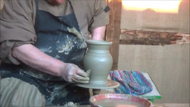 artisan who creates a vase - Footage, Video
