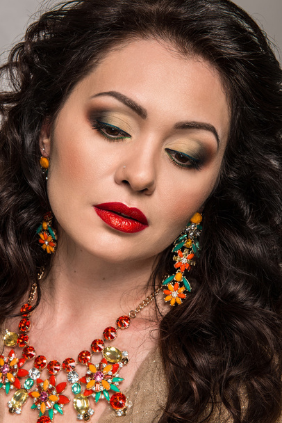 Beautiful model with jewelry - Fotografie, Obrázek