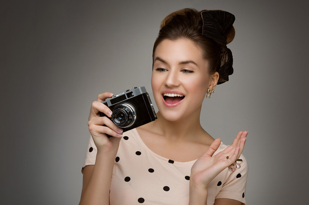 Lány retro kamerával - Fotó, kép