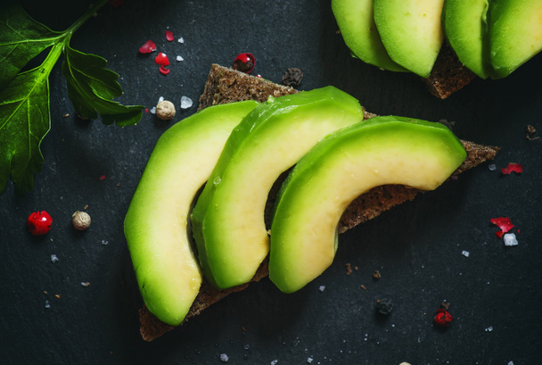 Sandwiches with avocado and spices   - Foto, Imagem