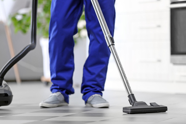 Man cleaning in flat  - Fotoğraf, Görsel