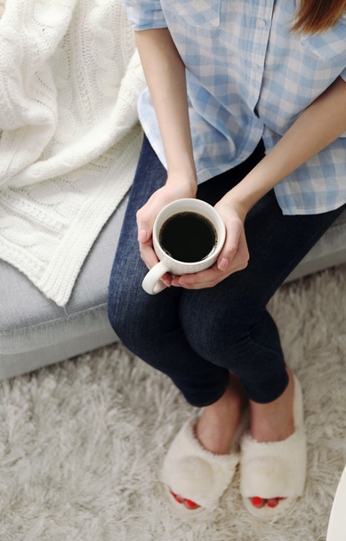 Žena držící šálek kávy  - Fotografie, Obrázek