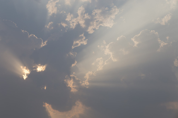 Bulutlu gün Sun ray - Fotoğraf, Görsel
